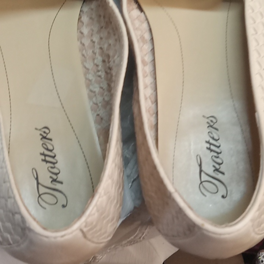 Trotters cream loafers size 8.5 - Picture 5 of 7